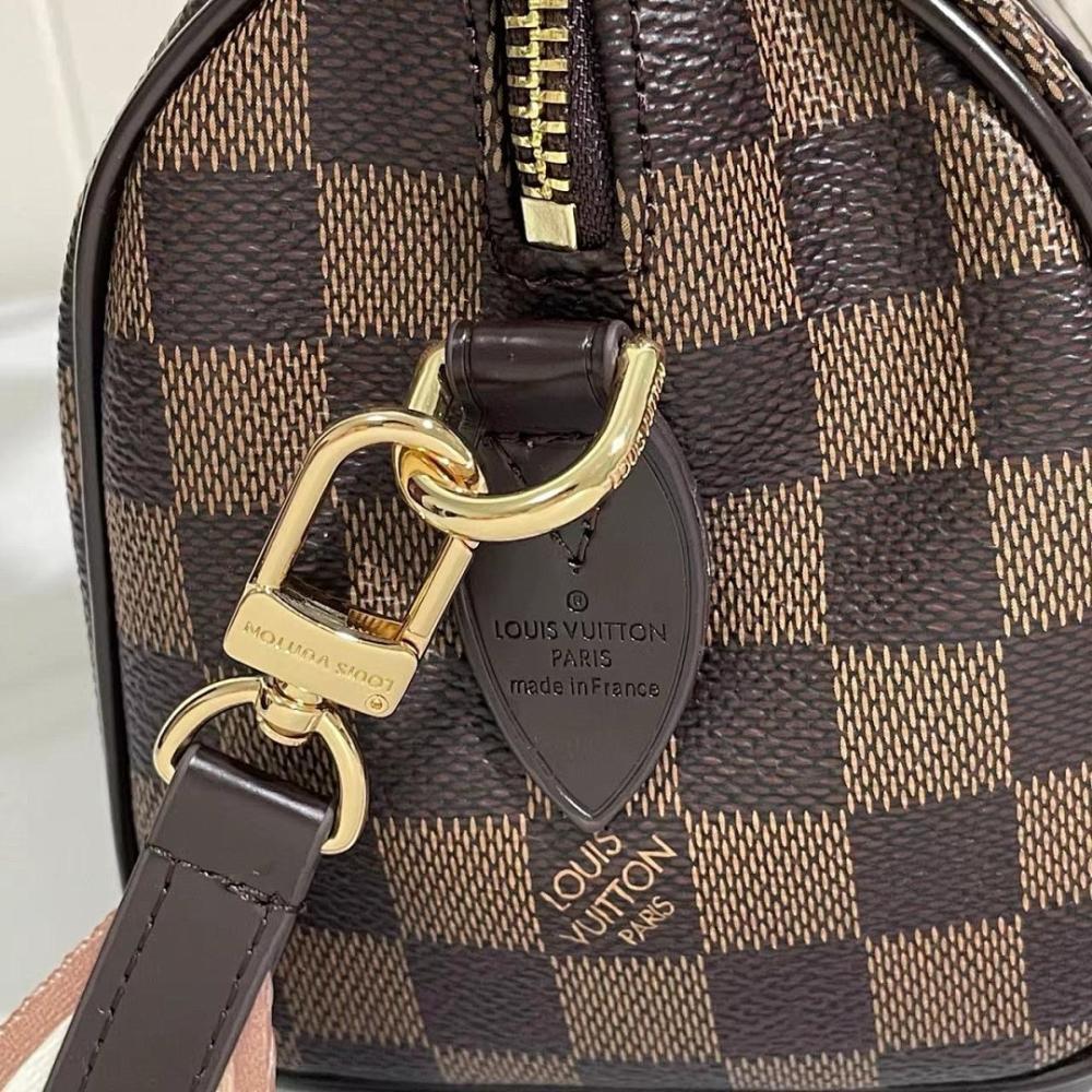 Elegant Refined Leather Travel Bag