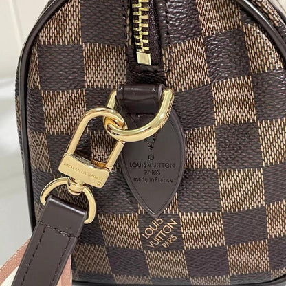 Elegant Refined Leather Travel Bag