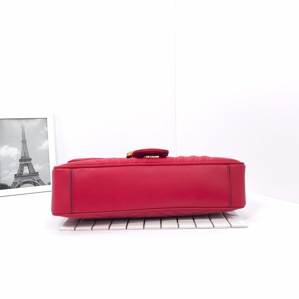 Elegant Refined Crossbody Bag
