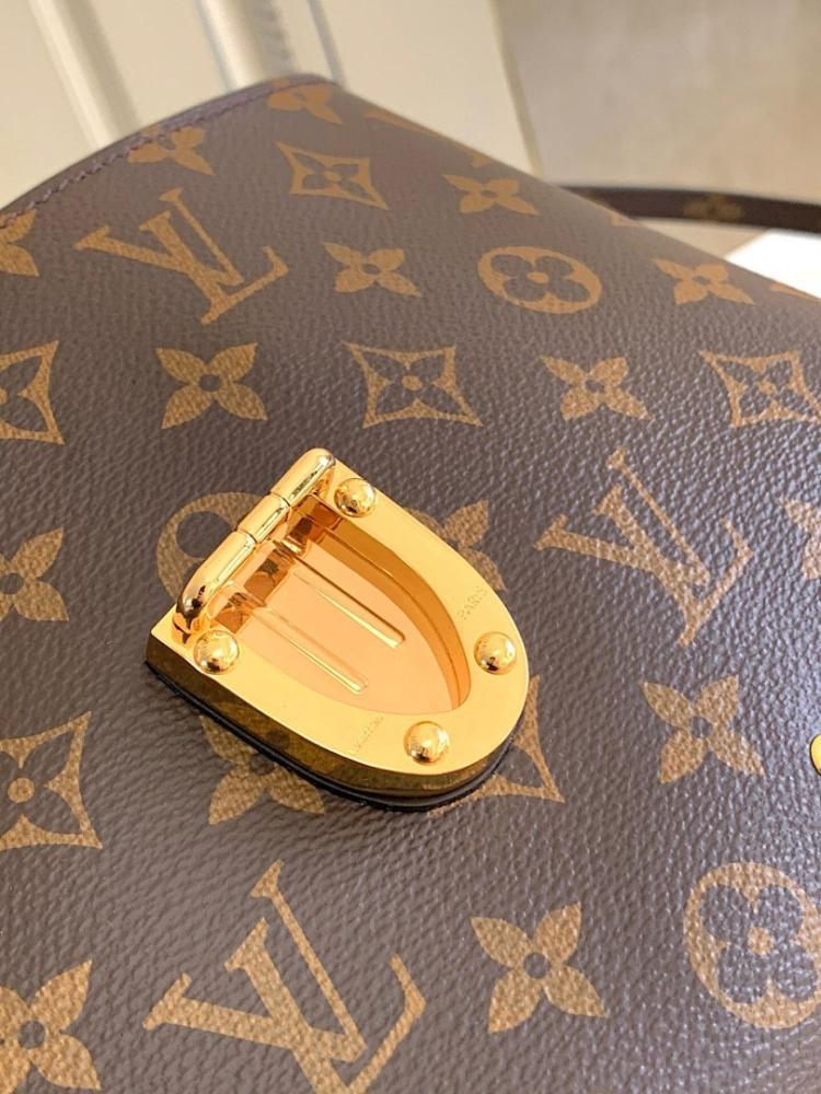 Italian-Inspired Elegant Leather Travel Bag