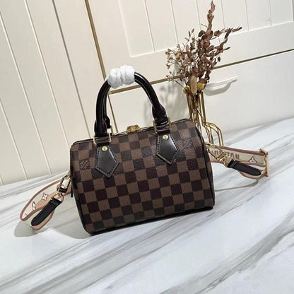 Elegant Refined Leather Travel Bag