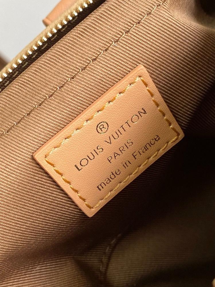 Luxury Leather Shoulder Bag – Limited Edition