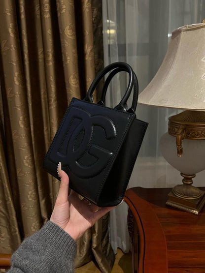 Stylish Black Crossbody Bag – Limited Edition