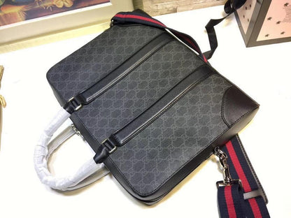 Elegant Refined Shoulder Bag