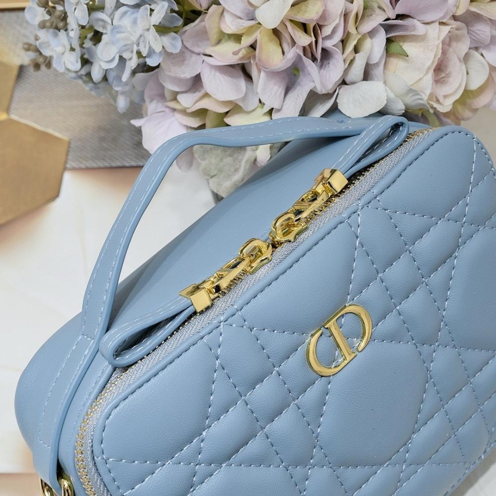 Elegant Stylish Calfskin Shoulder Bag – Limited Edition