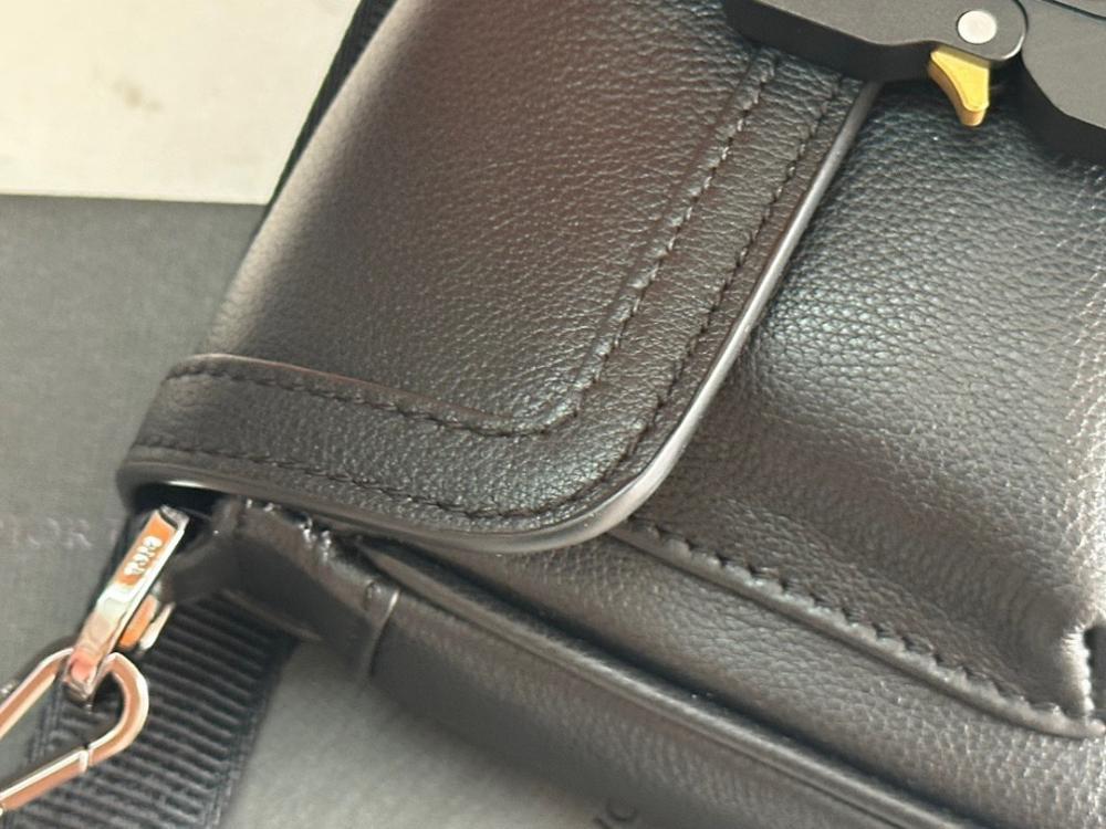 Classic Modern Leather Shoulder Bag