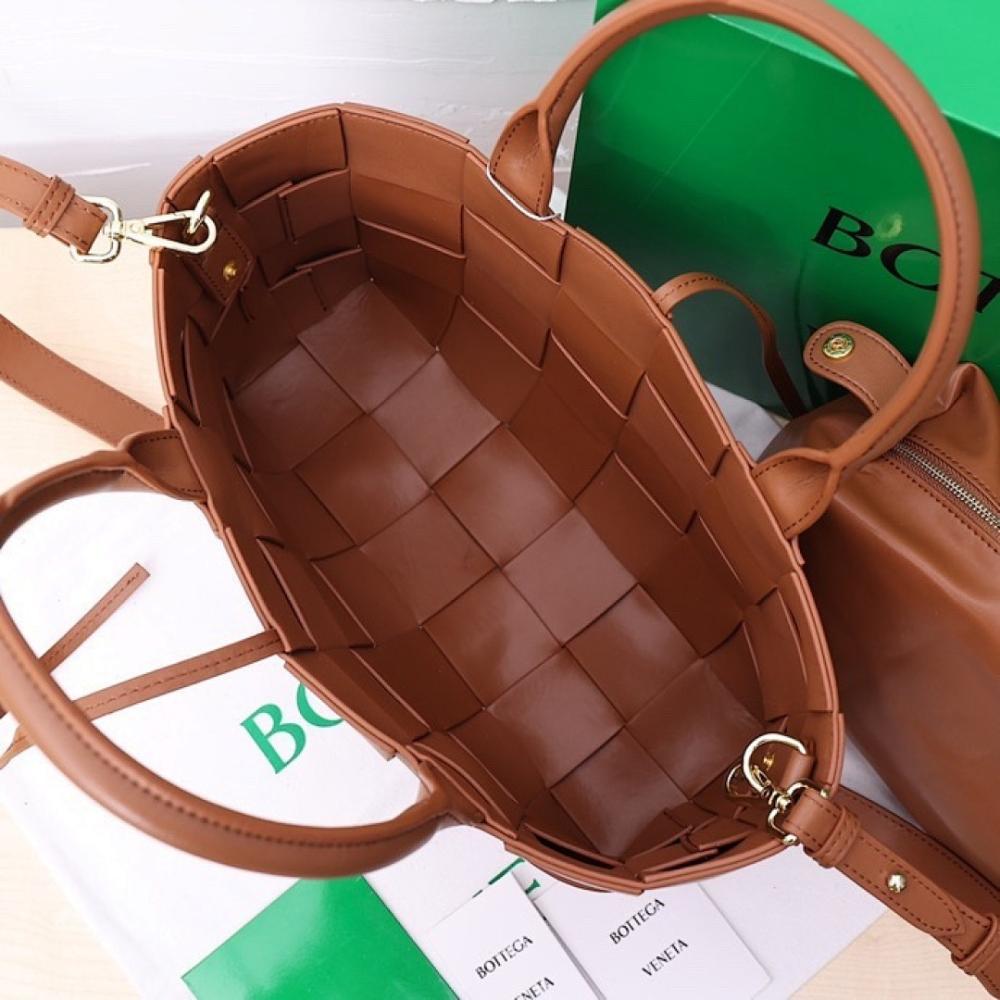 Modern Woven Leather Crossbody Bag – Limited Edition