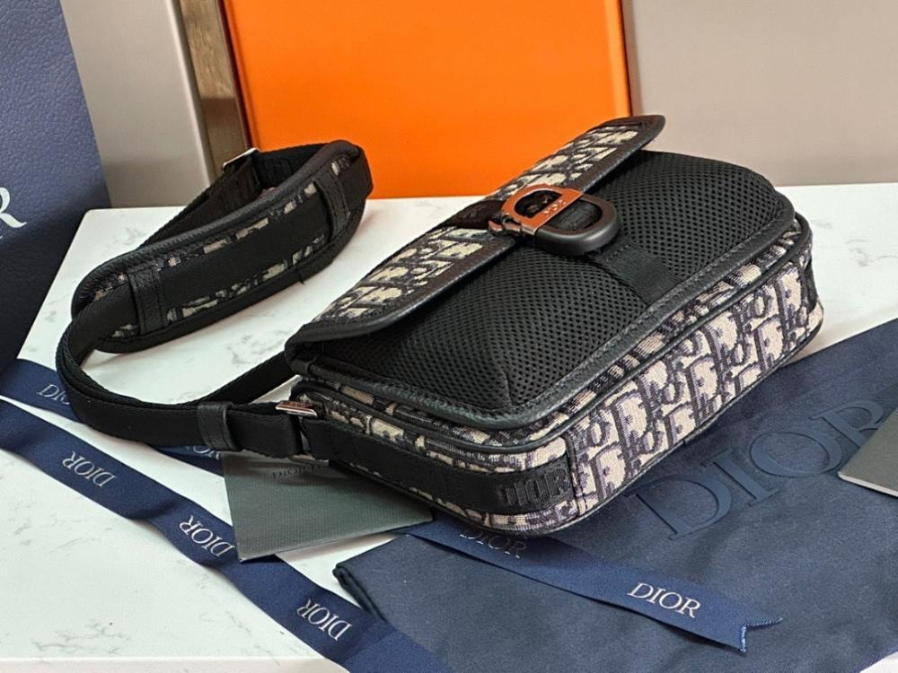 Stylish Black Printed Jacquard Crossbody Bag – Limited Edition