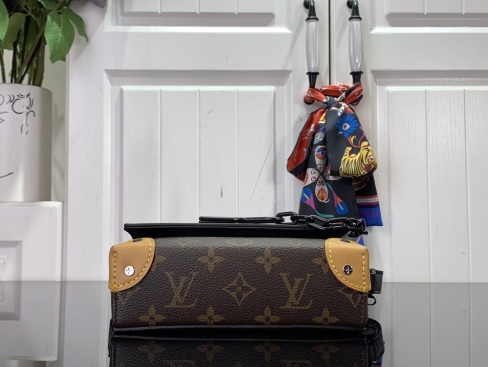 Classic Shoulder Bag