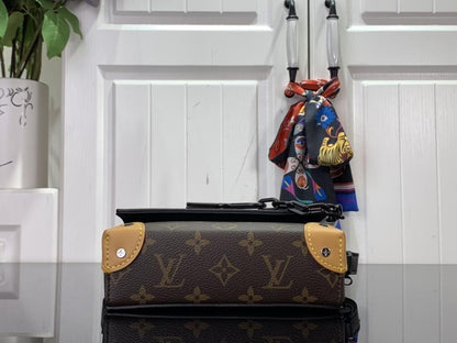 Classic Shoulder Bag