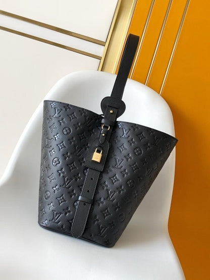 Elegant Stylish Monogram Leather Travel Bag – Limited Edition