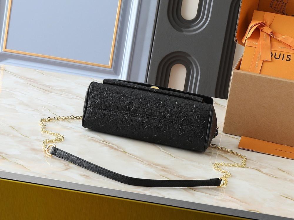 Modern Refined Shoulder Bag