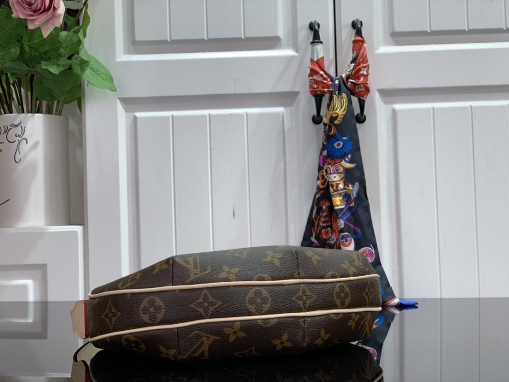 Classic Shoulder Bag