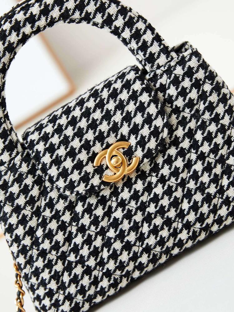 Alma Leather Shoulder Bag