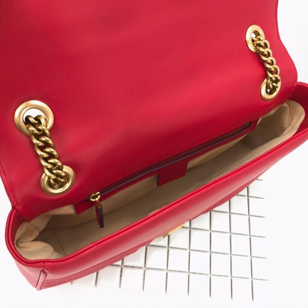 Elegant Refined Crossbody Bag