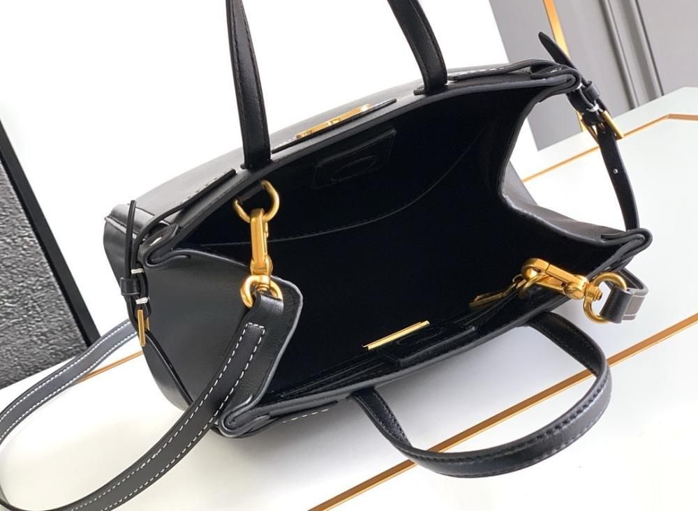 Luxury Gold Crossbody Bag – Special Edition