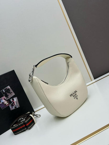 Elegant Leather Shoulder Bag – Special Edition