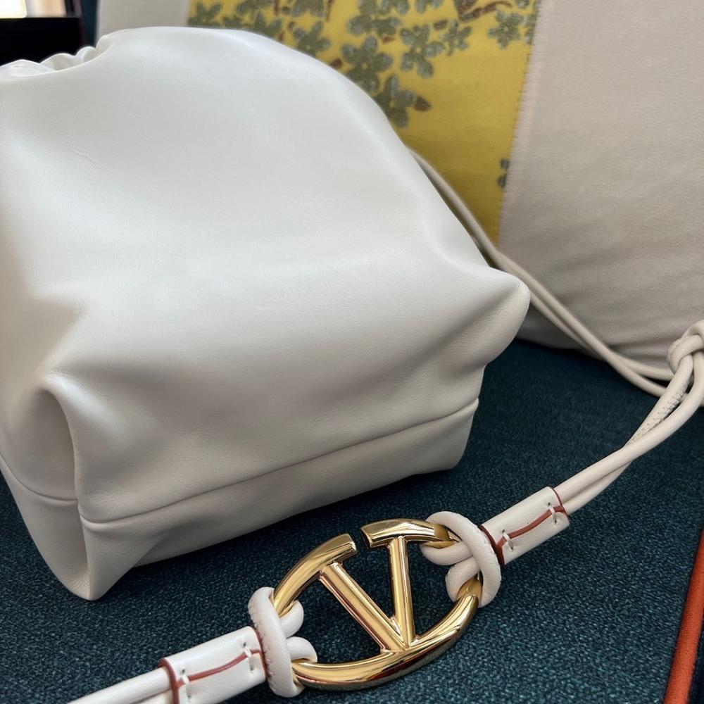 Elegant Leather Crossbody Bag – Special Edition