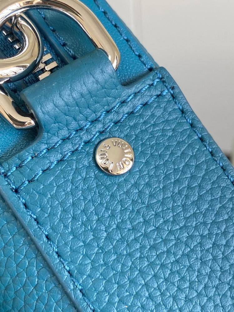 Elegant Refined Leather Shoulder Bag