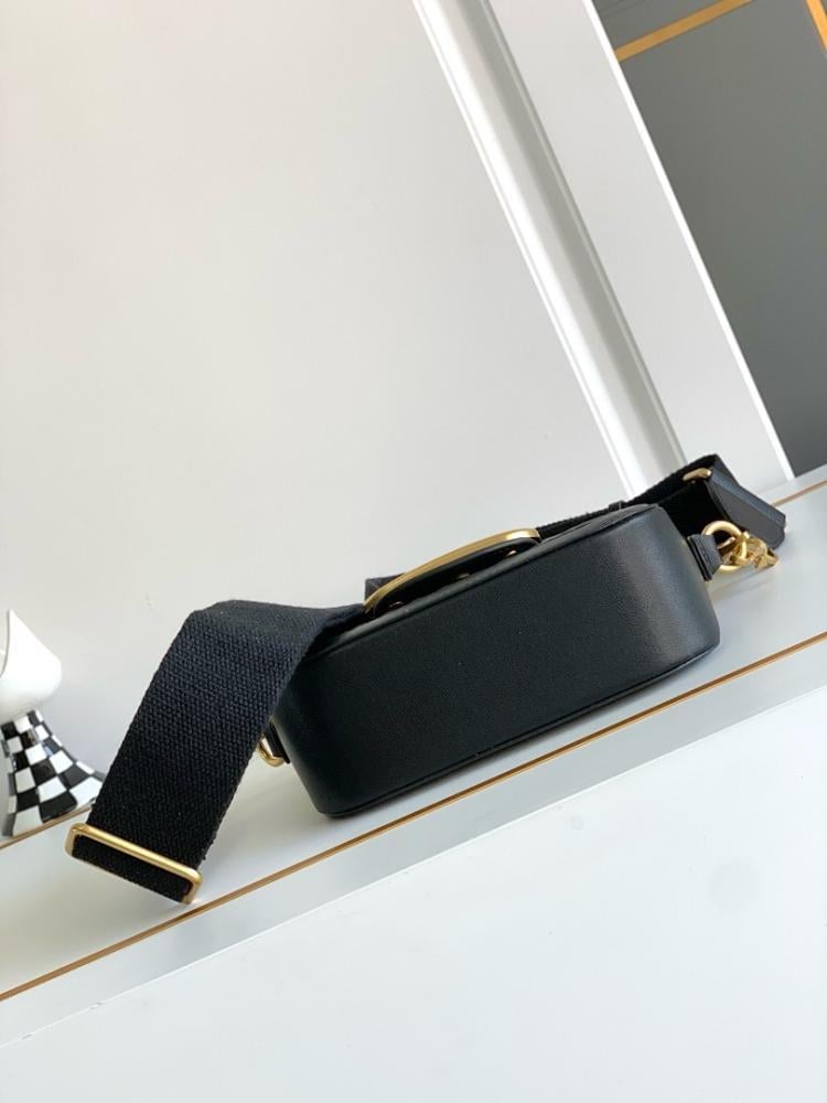 Stylish Refined Gold Woven Shoulder Bag