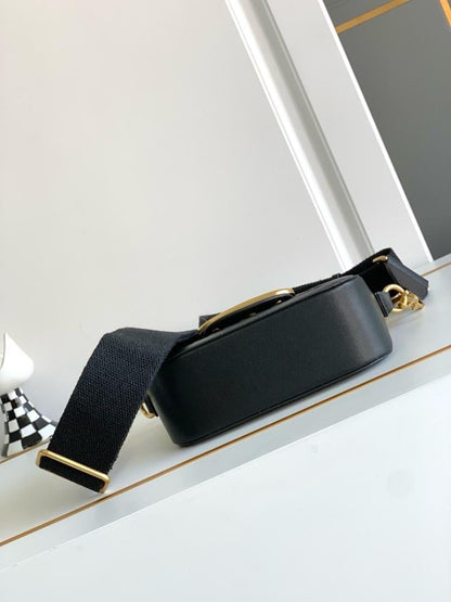 Stylish Refined Gold Woven Shoulder Bag