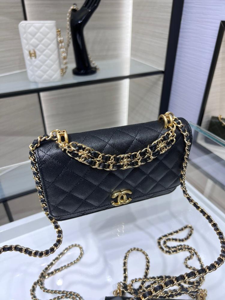 Classic Shoulder Bag