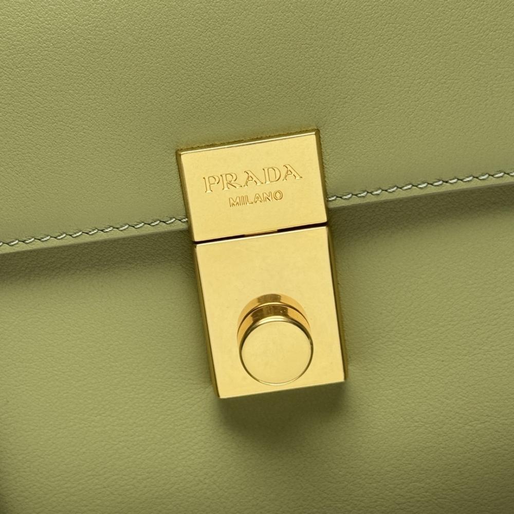 Classic Shoulder Bag