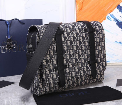 Modern Luxury Beige Embroidered Jacquard Shoulder Bag – Limited Edition