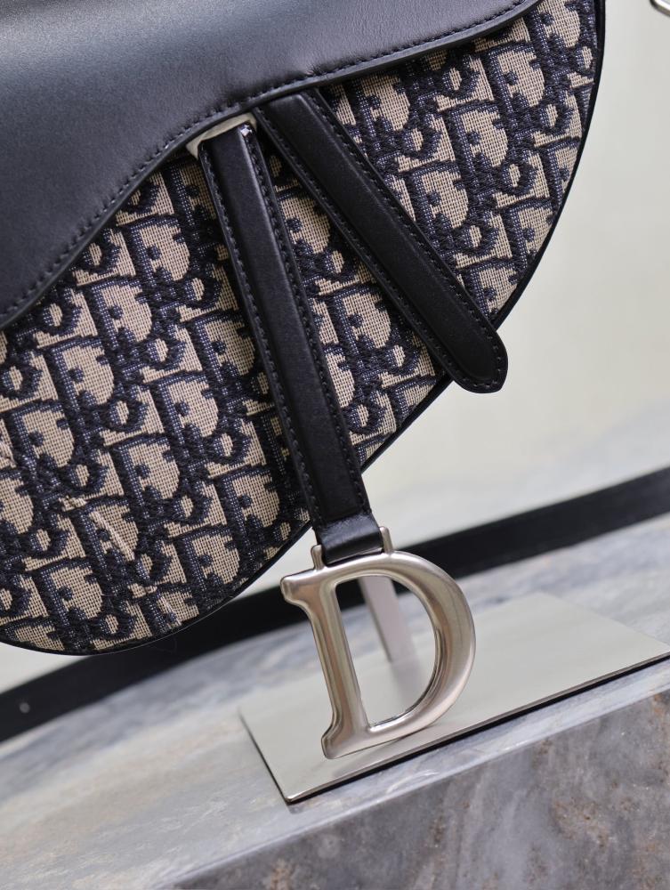 Classic Shoulder Bag
