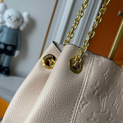 Elegant Monogram Leather Shoulder Bag – Limited Edition