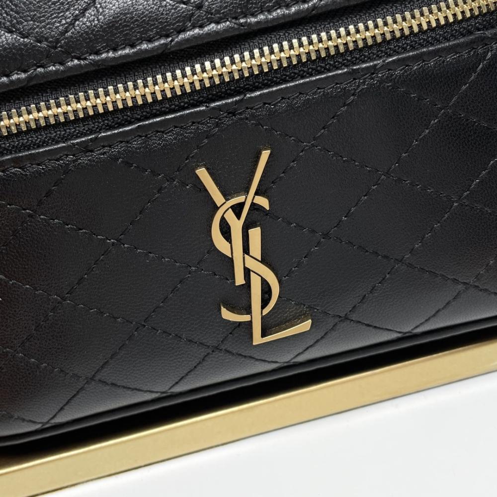Classic Shoulder Bag