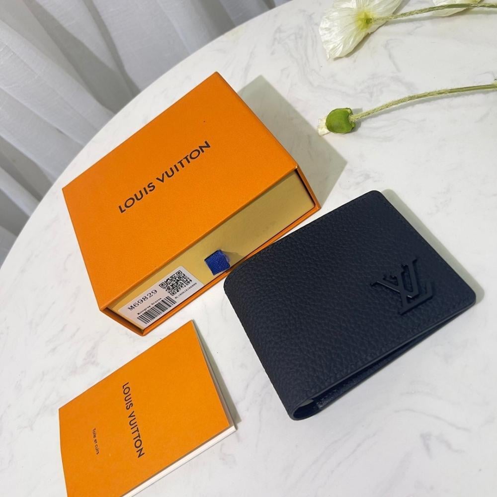 Italian-Inspired Stylish Calfskin Wallet