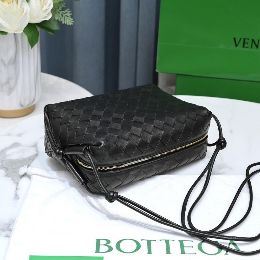Modern Elegant Woven Lambskin Bag