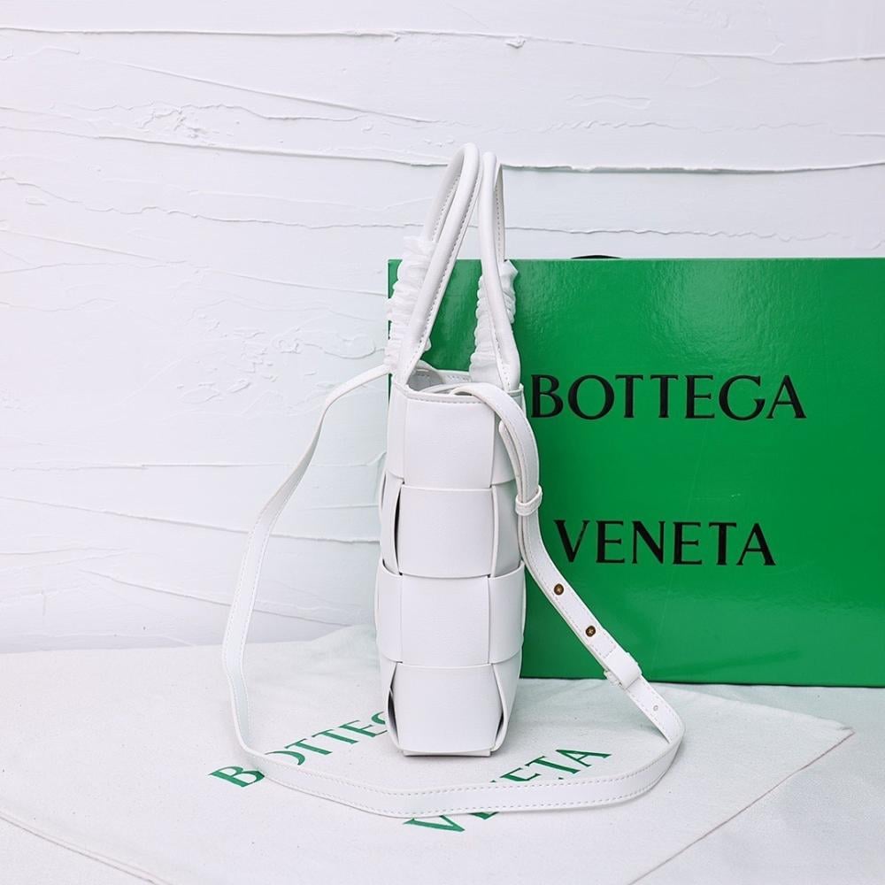 Modern Refined Woven Leather Crossbody Bag