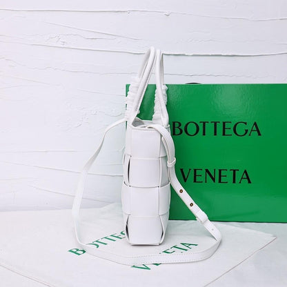 Modern Refined Woven Leather Crossbody Bag