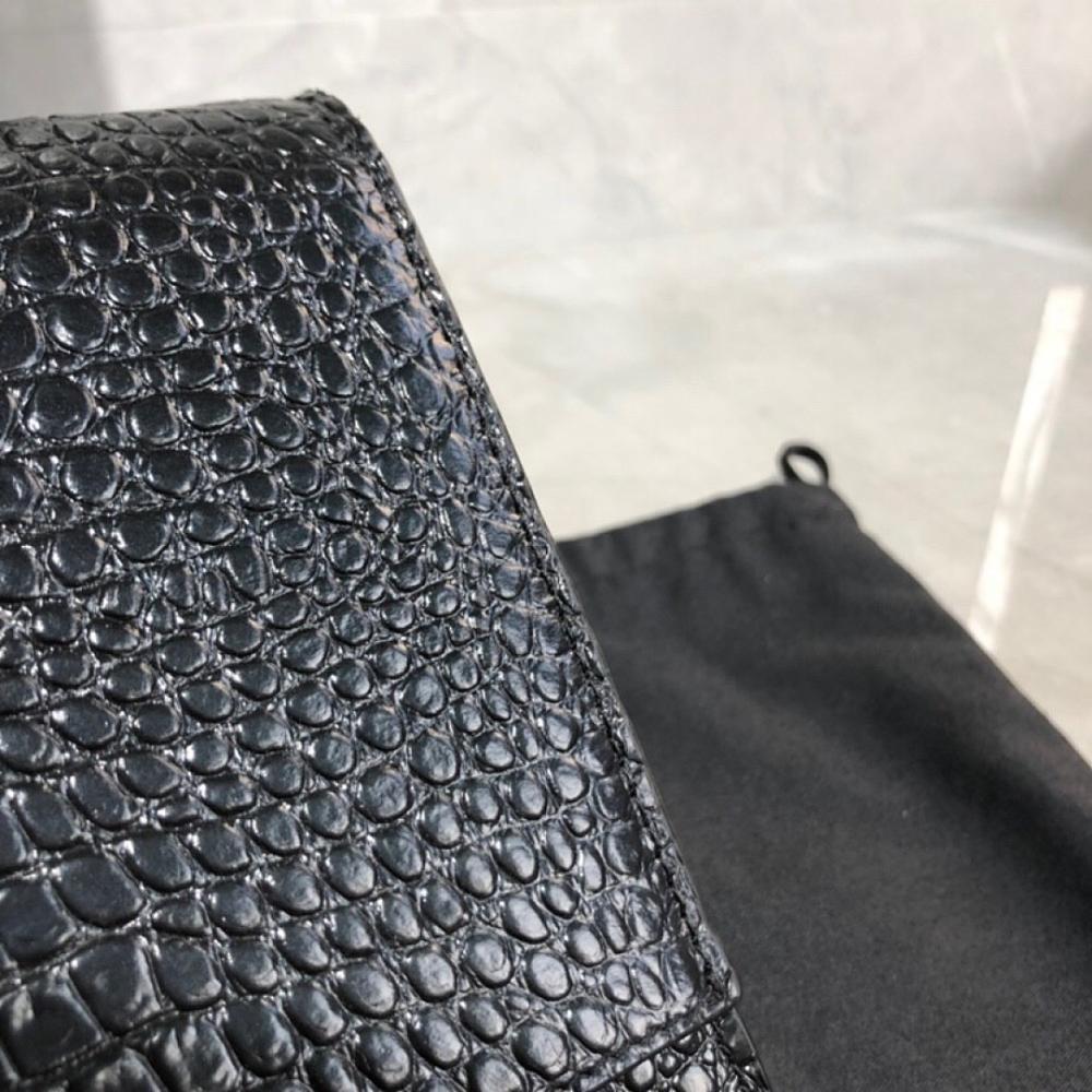 Stylish Silver Leather Top Handle Bag – Limited Edition