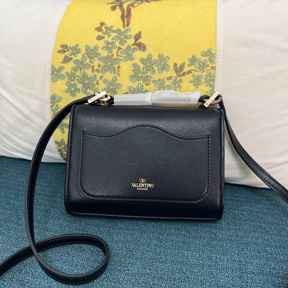 Modern Leather Shoulder Bag – Limited Edition