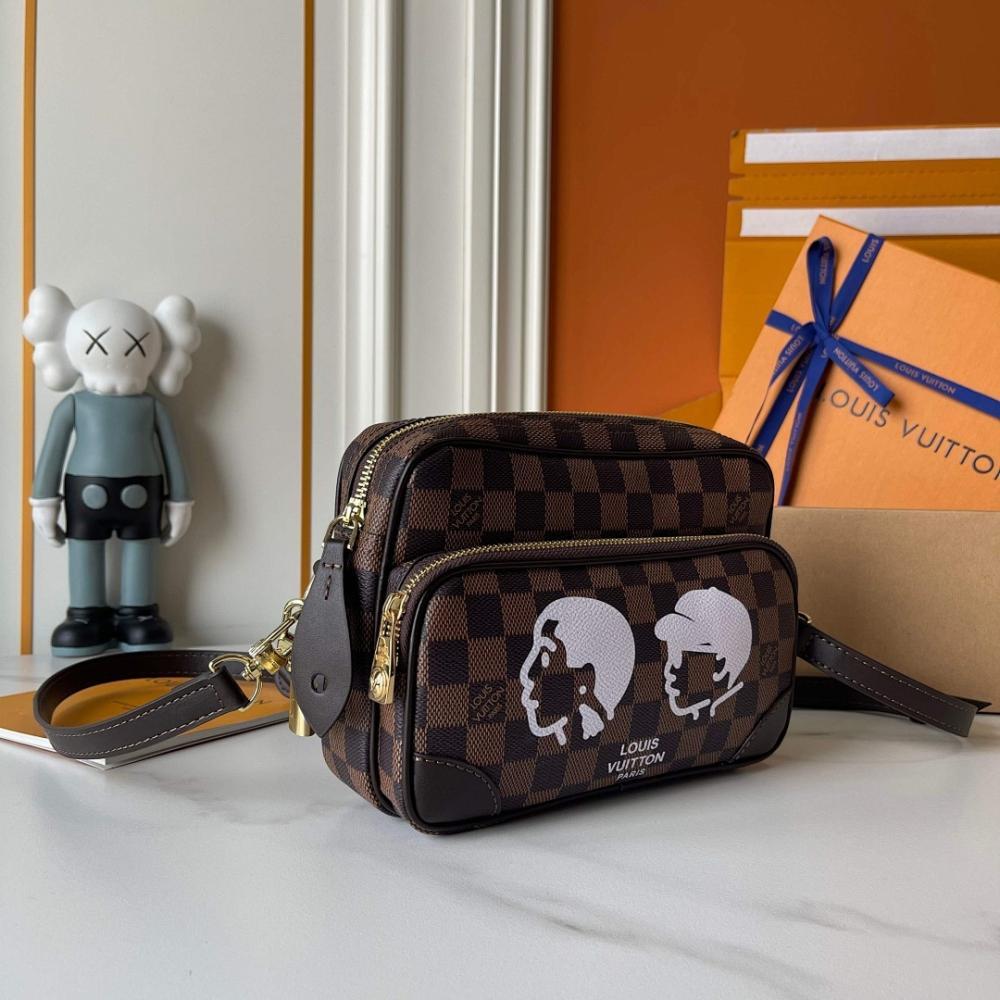 Stylish Refined Black Shoulder Bag