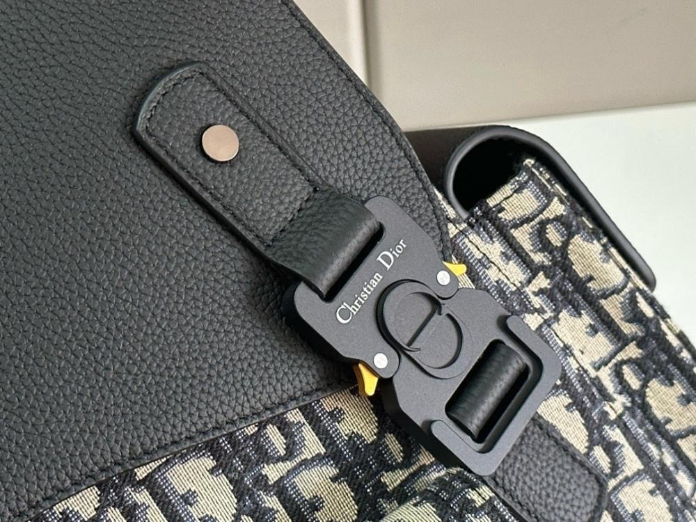 Modern Refined Top Handle Bag