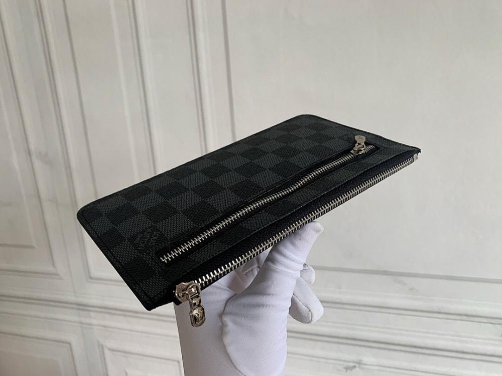 Modern Calfskin Wallet – Limited Edition