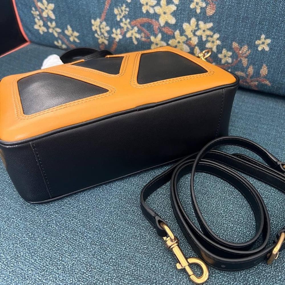 VLogo Signature Leather Shoulder Bag