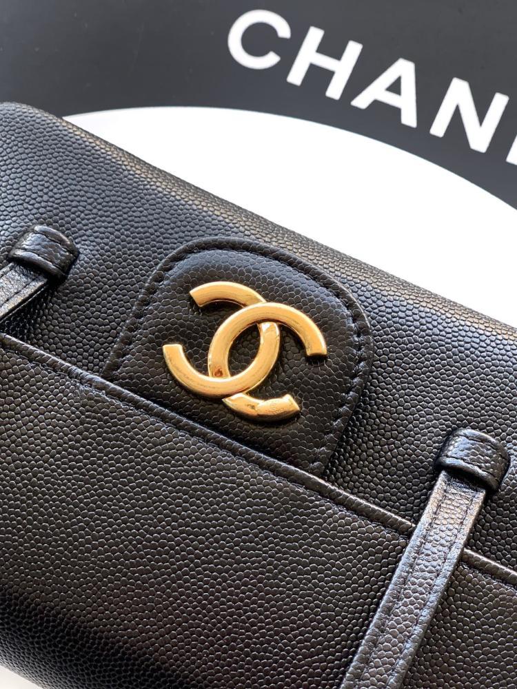 Classic Leather Shoulder Bag