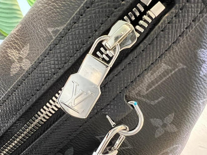 Classic Modern Leather Crossbody Bag