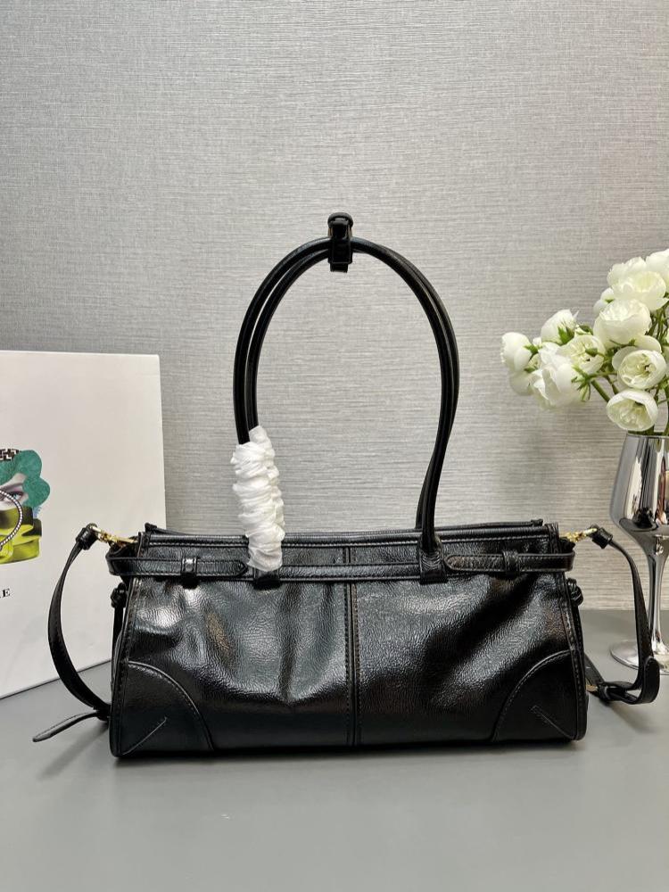 Classic Shoulder Bag