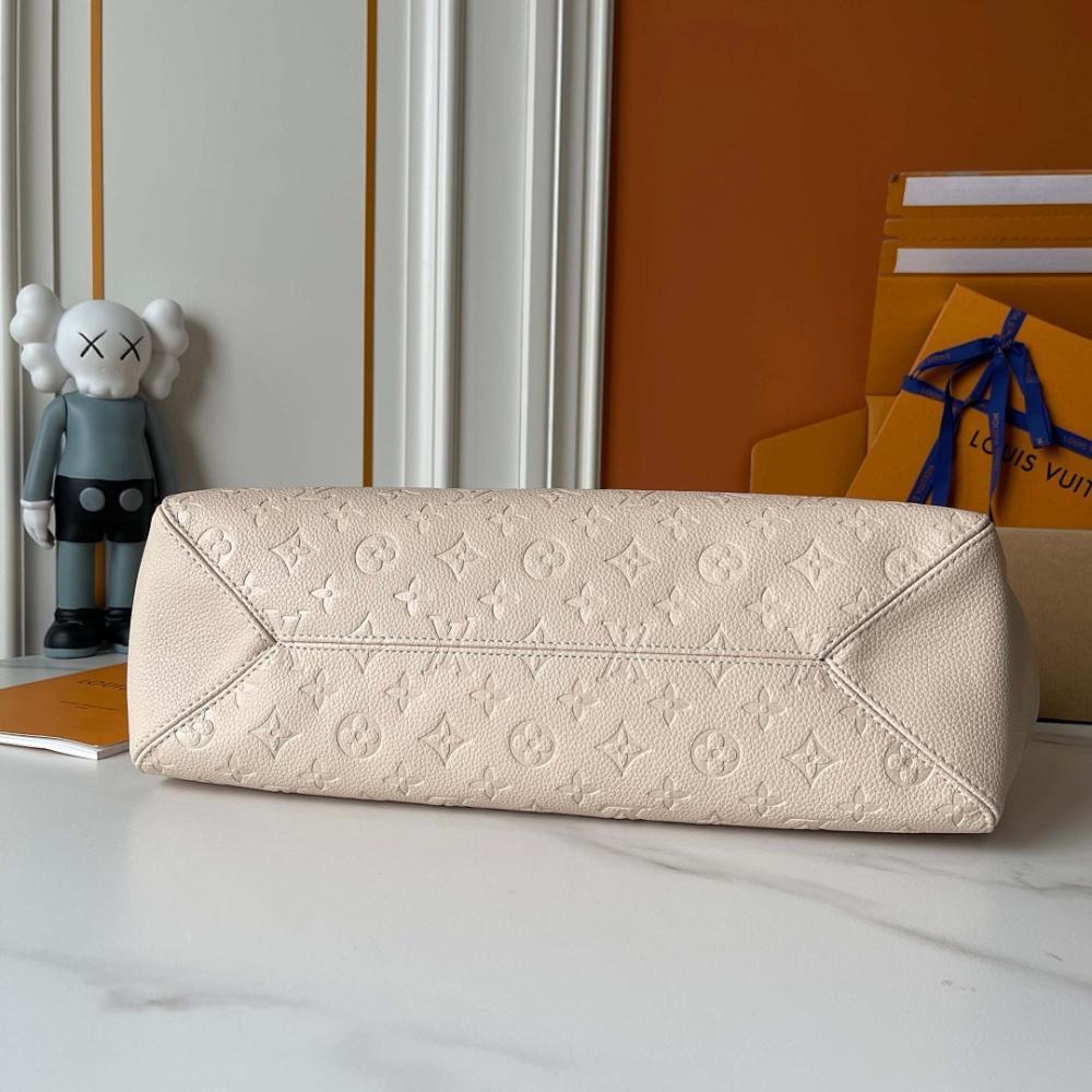 Elegant Monogram Leather Shoulder Bag – Limited Edition