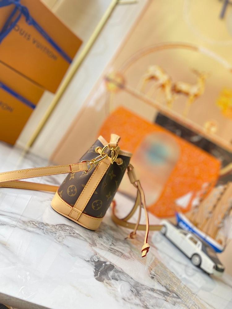 Elegant Leather Crossbody Bag – Limited Edition