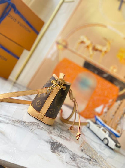 Elegant Leather Crossbody Bag – Limited Edition
