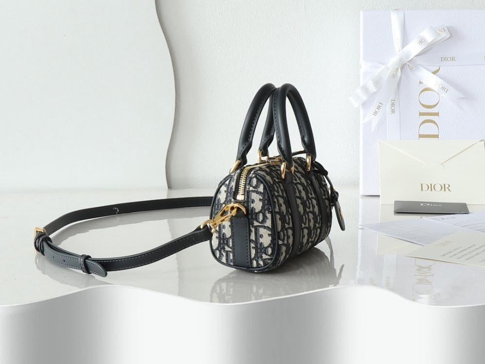 Elegant Printed Leather Shoulder Bag – Special Edition