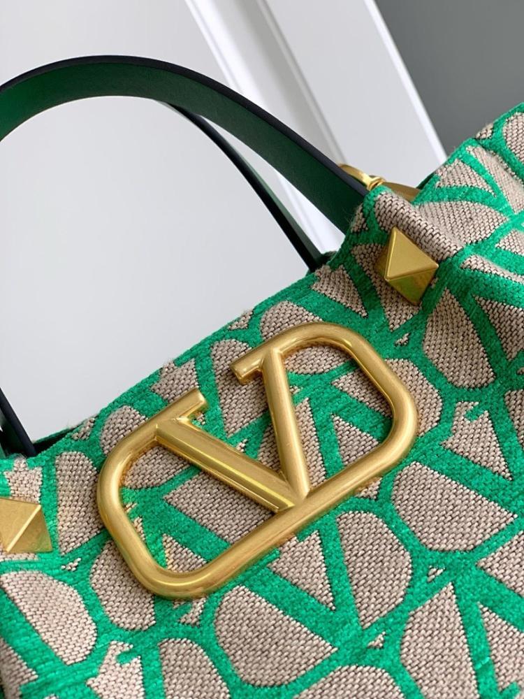 Elegant Stylish Woven Bag