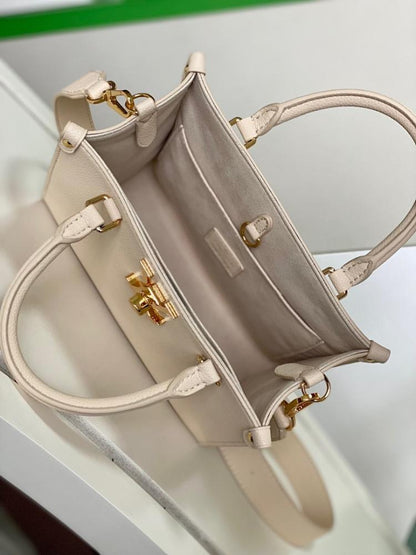 Elegant Leather Shoulder Bag – Limited Edition